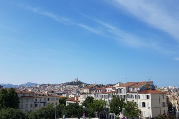 20170717-marseille-018D646E28-9A04-96F2-25D6-E84D09A5894D.jpg