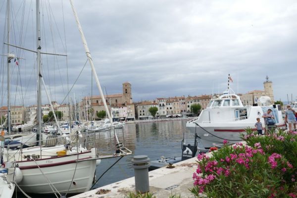 20190709-calanques-bei-cassis-4837A9A9F8-CAC7-D559-5A9C-2FDFDF9EC0FF.jpg