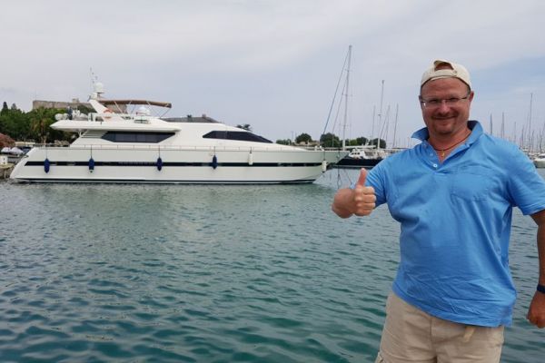 20190711b-antibes-055CDFDE64-00B1-7C70-6971-1241857F8842.jpg