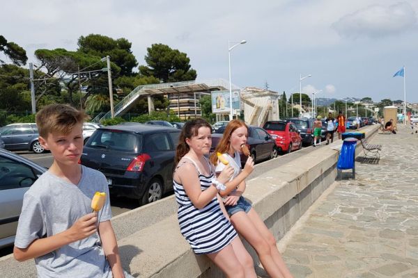 20190711c-cannes-2191B50837-2304-0C49-1153-D50AEA0F2602.jpg