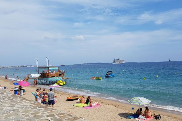 20190711c-cannes-22071E6D79-FC0C-E25A-FFA2-4DBC139274BC.jpg