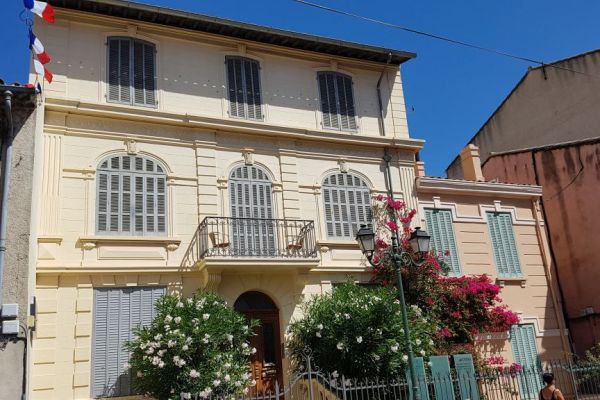 20190713-sanary-sur-mer-0392D5D1E8-7D3F-D05E-B225-C4861F8D8E71.jpg