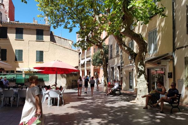 20190713-sanary-sur-mer-14C039B0B3-E39D-16C0-793A-A0736BCACB42.jpg
