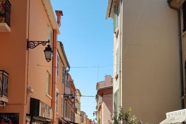 20190713-sanary-sur-mer-15F9DA0BE5-9928-CDA1-D6F1-944BF7C4B8EE.jpg