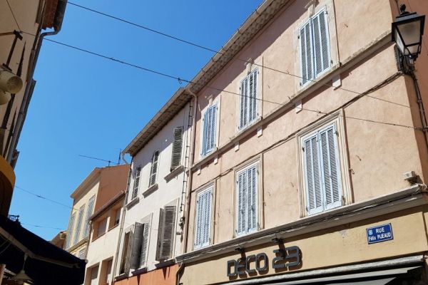 20190713-sanary-sur-mer-17B75A1315-2560-315C-3A5D-5F7ABF6298F7.jpg